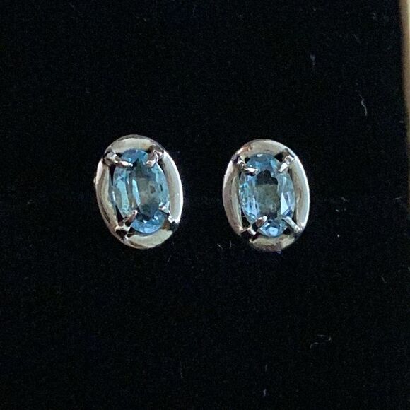 Jewelry - 💛 14k White Gold Oval Aquamarine Earrings